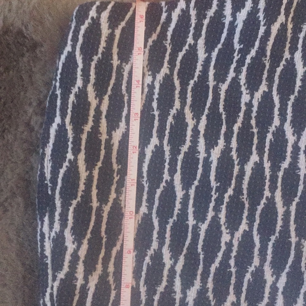 ⭐️ Firm Price ⭐️ NWOT Envelope Ikat Loft white/blue patterned skirt - Picture 8 of 9